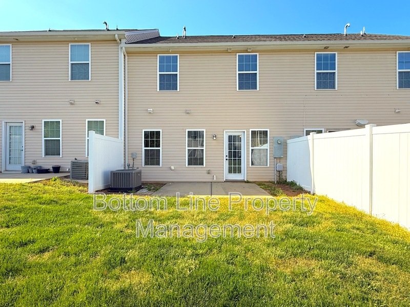 Beautiful 3 Bedroom 2.5 Bathroom Unit For Rent!!!! property image