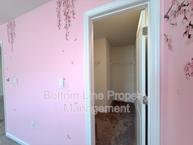 Huge Custom Home in a Prime Location! Close Proximity to Community Pool/Playground and Park area property image