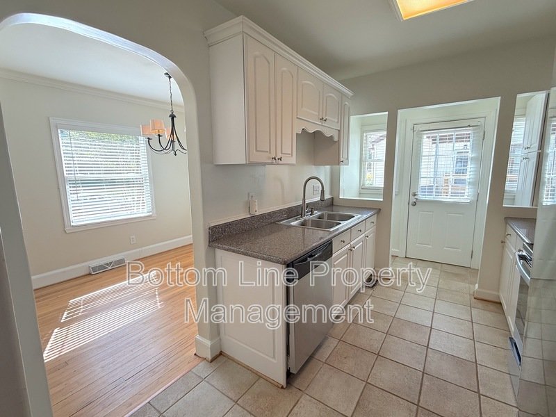 Live comfortably in Plaza Midwood! property image
