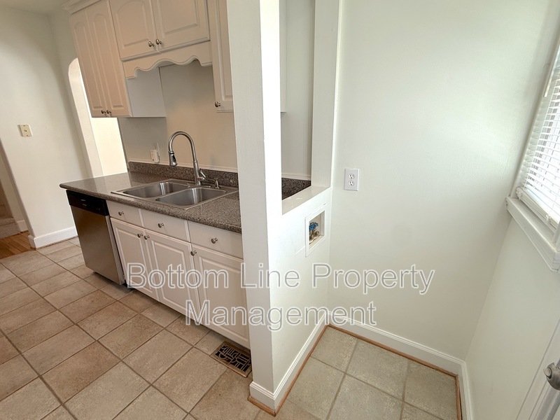 Live comfortably in Plaza Midwood! property image