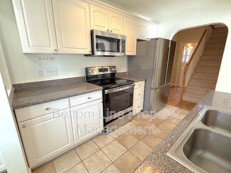 Live comfortably in Plaza Midwood! property image