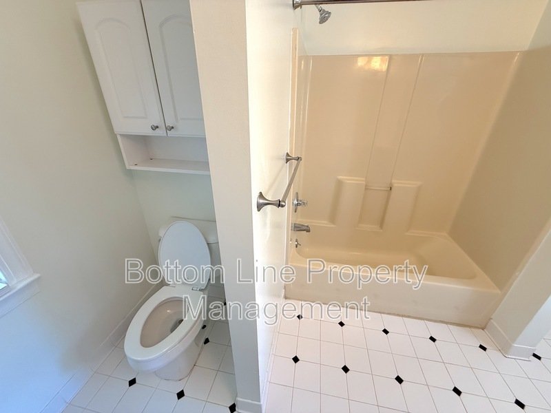 Live comfortably in Plaza Midwood! property image