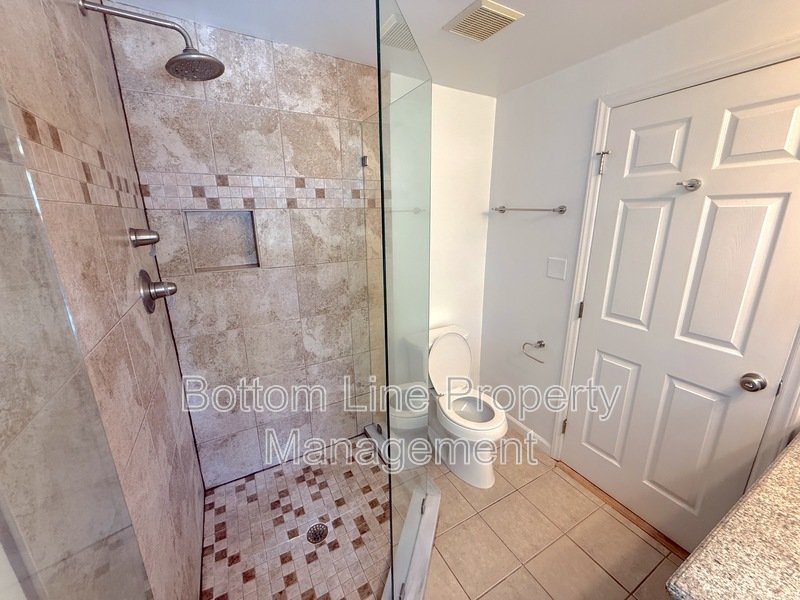 Live comfortably in Plaza Midwood! property image