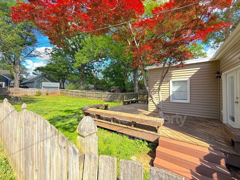 Live comfortably in Plaza Midwood! property image