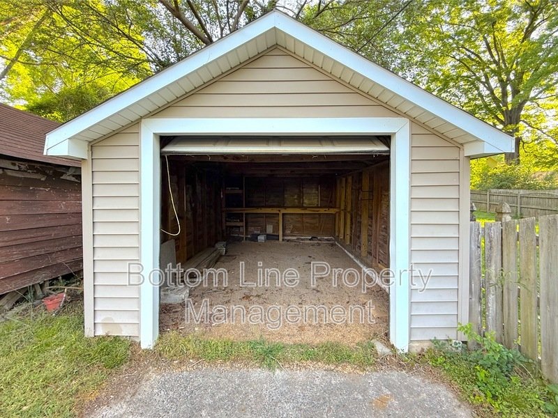 Live comfortably in Plaza Midwood! property image