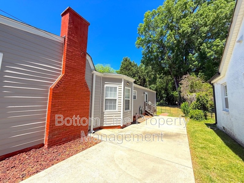 Charming 3 Bedroom 2 Bathroom SFH Located In Gastonia property image