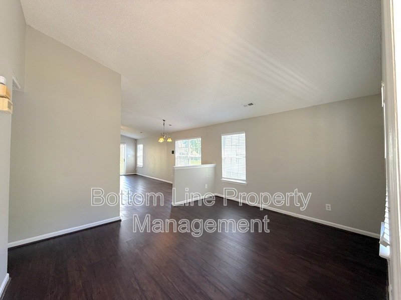 !!! Cozy 3 Bedroom 2 Bathroom SFH For Rent !!! property image
