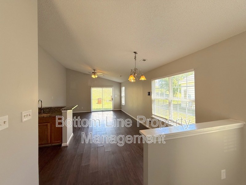 !!! Cozy 3 Bedroom 2 Bathroom SFH For Rent !!! property image