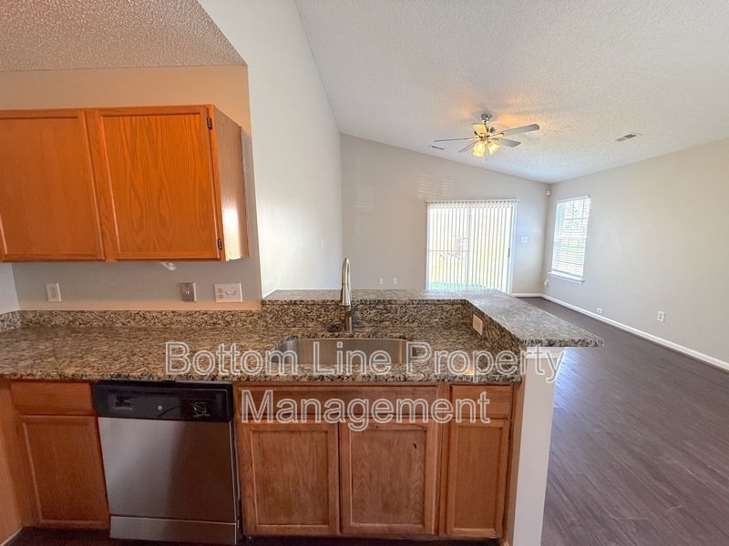 !!! Cozy 3 Bedroom 2 Bathroom SFH For Rent !!! property image