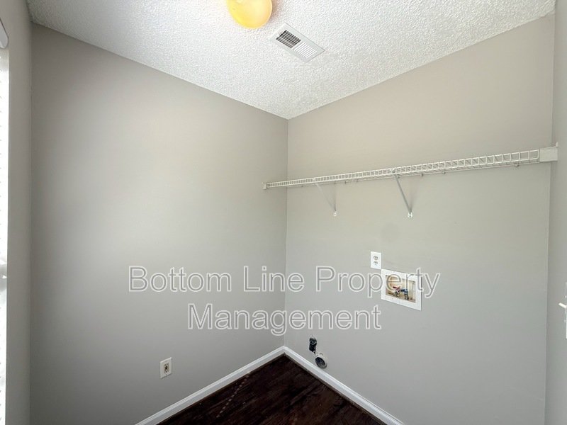 !!! Cozy 3 Bedroom 2 Bathroom SFH For Rent !!! property image