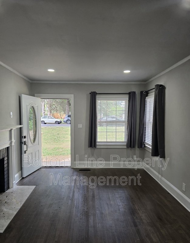 Modern Renovated Gem with Dual Decks in Charlotte property image