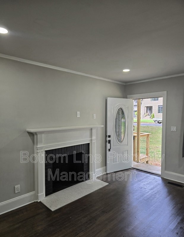 Modern Renovated Gem with Dual Decks in Charlotte property image