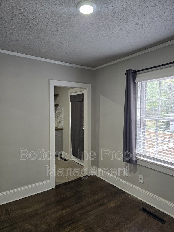 Modern Renovated Gem with Dual Decks in Charlotte property image