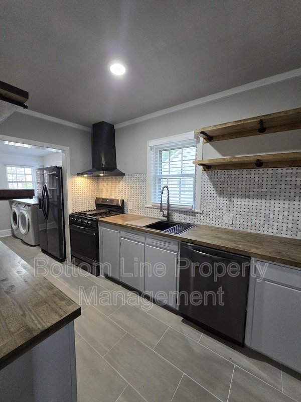 Modern Renovated Gem with Dual Decks in Charlotte property image