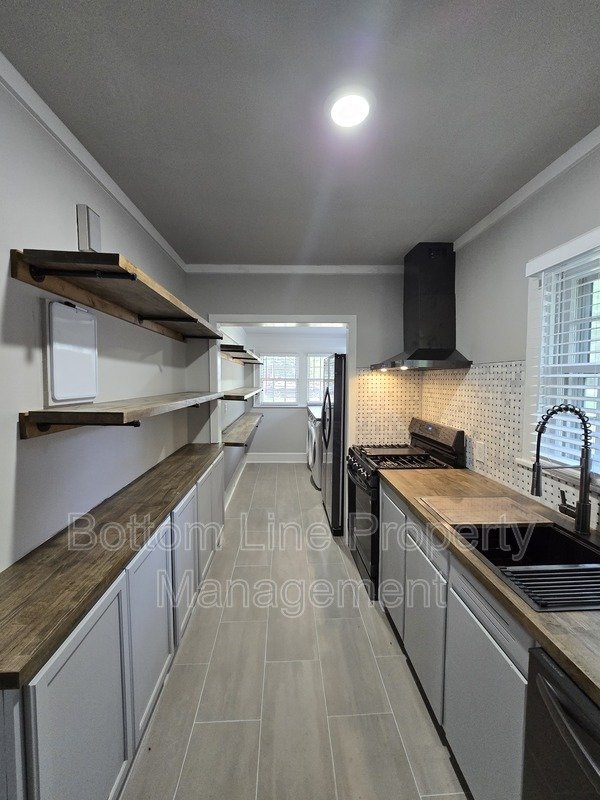 Modern Renovated Gem with Dual Decks in Charlotte property image