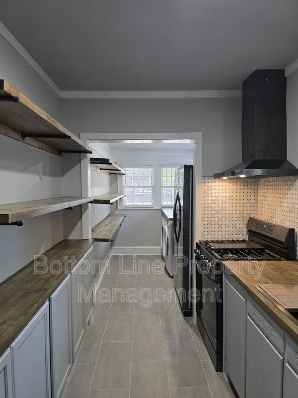Modern Renovated Gem with Dual Decks in Charlotte property image