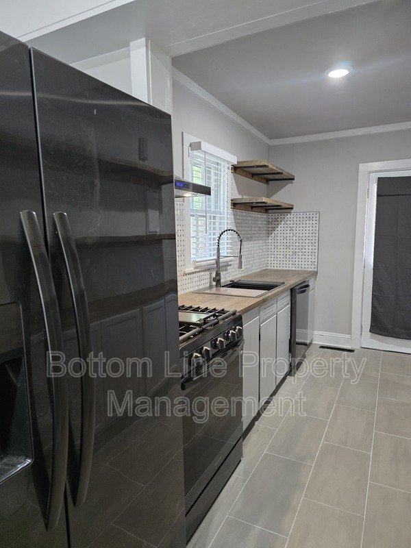 Modern Renovated Gem with Dual Decks in Charlotte property image