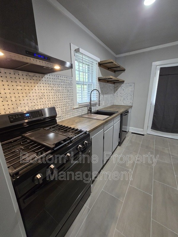 Modern Renovated Gem with Dual Decks in Charlotte property image