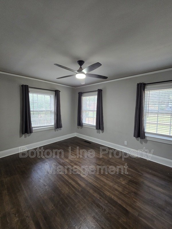 Modern Renovated Gem with Dual Decks in Charlotte property image