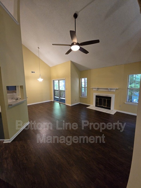 Spacious 2BR Condo with Bonus Room Near Greenway – Modern Finishes & Prime Location property image