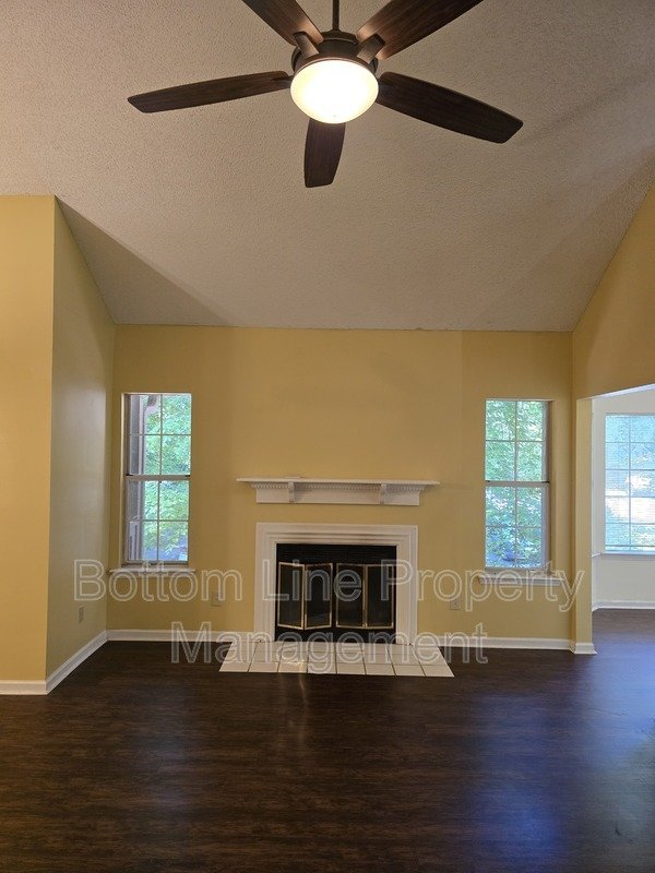 Spacious 2BR Condo with Bonus Room Near Greenway – Modern Finishes & Prime Location property image