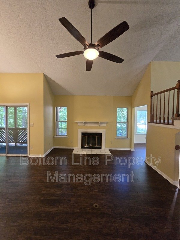 Spacious 2BR Condo with Bonus Room Near Greenway – Modern Finishes & Prime Location property image