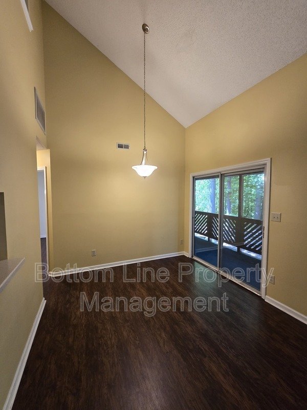 Spacious 2BR Condo with Bonus Room Near Greenway – Modern Finishes & Prime Location property image