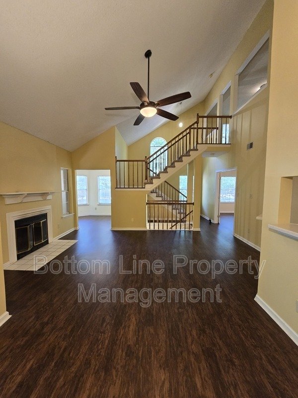 Spacious 2BR Condo with Bonus Room Near Greenway – Modern Finishes & Prime Location property image