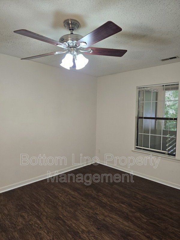 Spacious 2BR Condo with Bonus Room Near Greenway – Modern Finishes & Prime Location property image