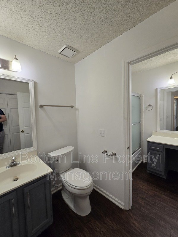 Spacious 2BR Condo with Bonus Room Near Greenway – Modern Finishes & Prime Location property image