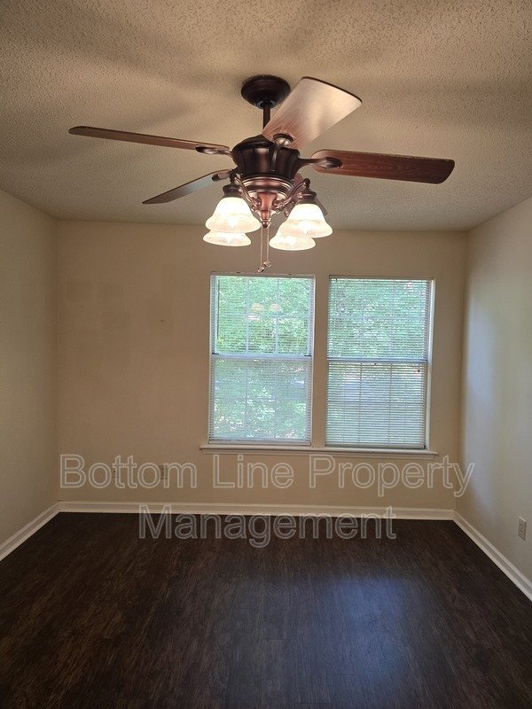 Spacious 2BR Condo with Bonus Room Near Greenway – Modern Finishes & Prime Location property image