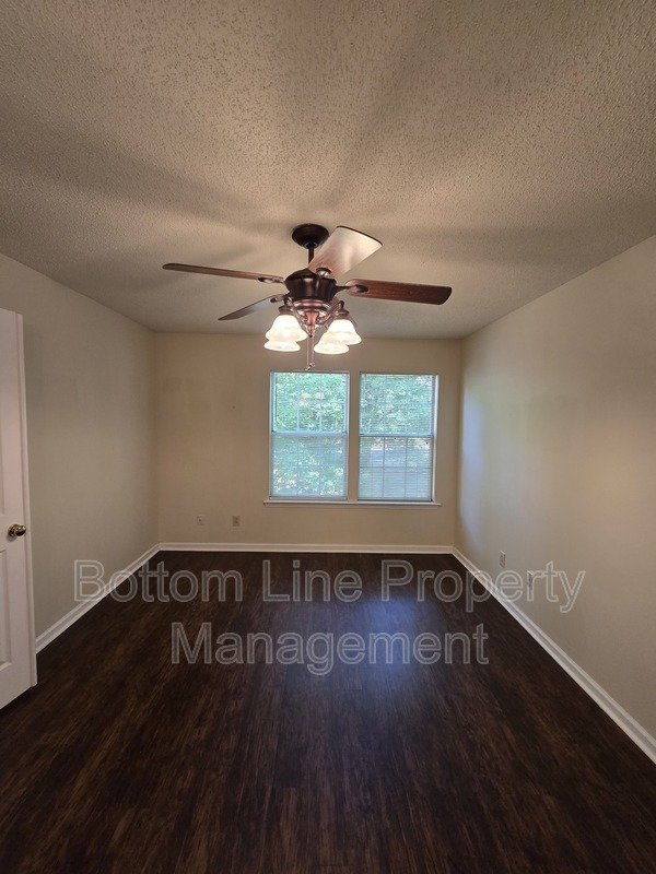 Spacious 2BR Condo with Bonus Room Near Greenway – Modern Finishes & Prime Location property image