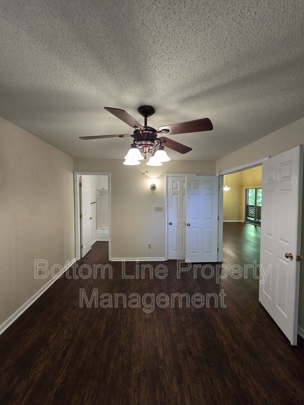 Spacious 2BR Condo with Bonus Room Near Greenway – Modern Finishes & Prime Location property image