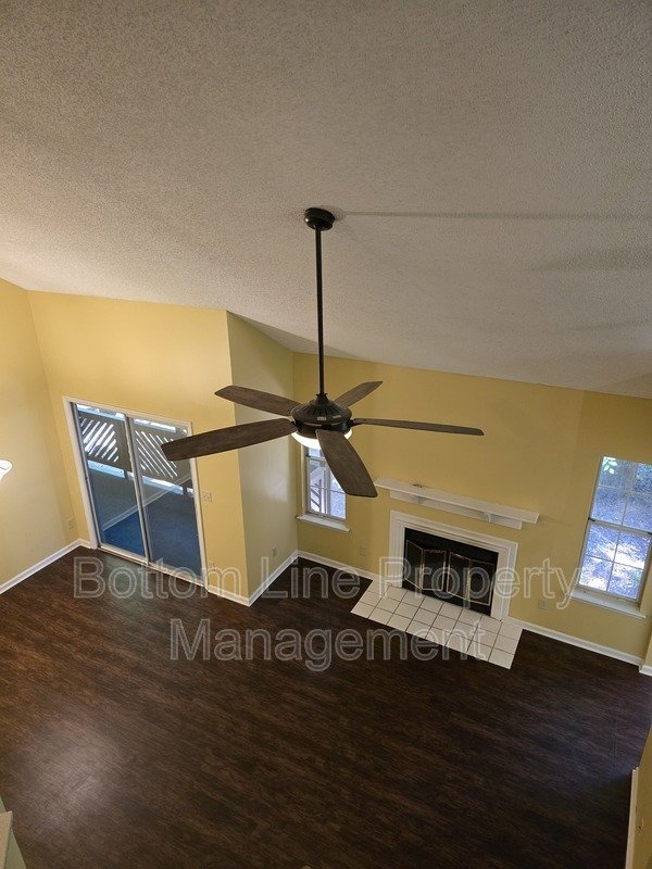 Spacious 2BR Condo with Bonus Room Near Greenway – Modern Finishes & Prime Location property image