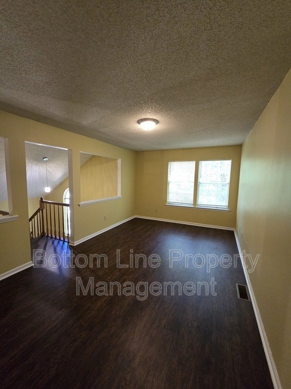 Spacious 2BR Condo with Bonus Room Near Greenway – Modern Finishes & Prime Location property image