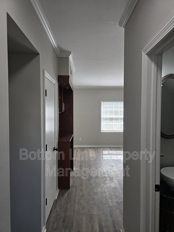 Renovated 2BR Townhome in Quail Hollow – Screened Patio + water and cable Included property image