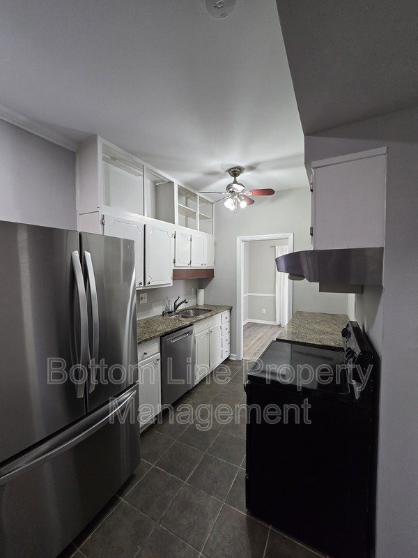 Renovated 2BR Townhome in Quail Hollow – Screened Patio + water and cable Included property image