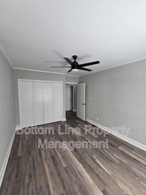 Renovated 2BR Townhome in Quail Hollow – Screened Patio + water and cable Included property image