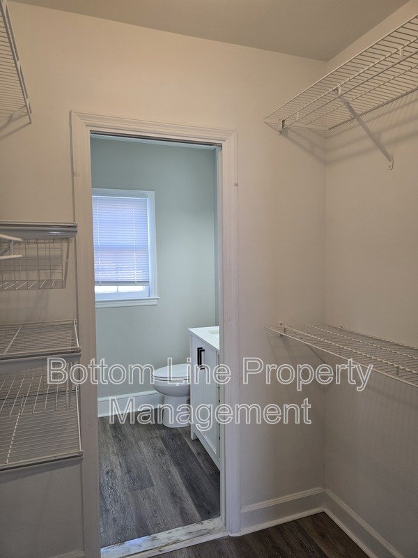 Renovated 2BR Townhome in Quail Hollow – Screened Patio + water and cable Included property image