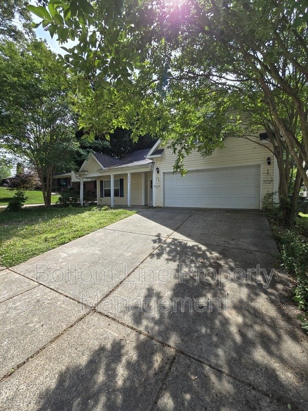 Spacious 3BR Home with Bonus Room & 2-Car Garage – Prime Charlotte Location property image