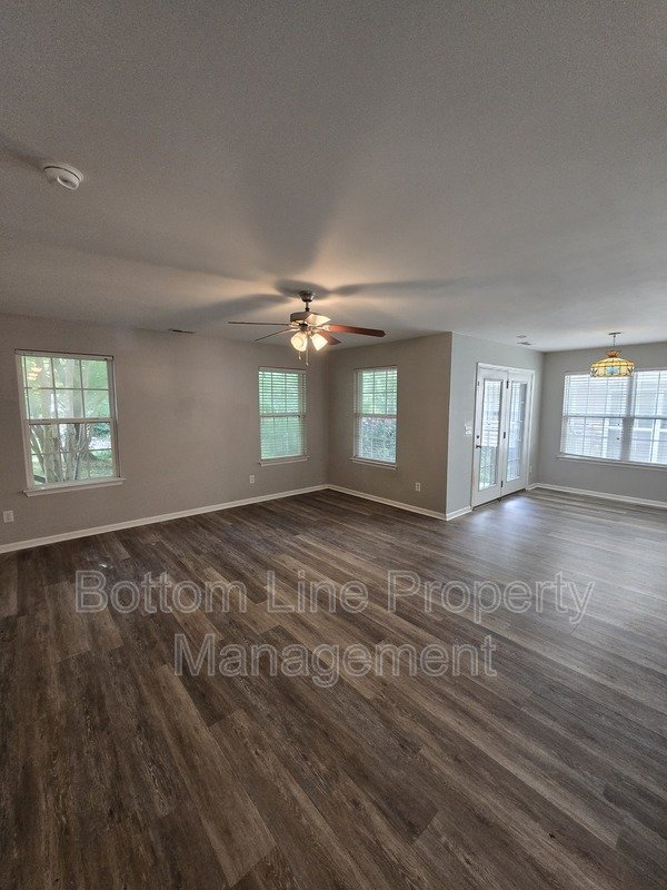Spacious 3BR Home with Bonus Room & 2-Car Garage – Prime Charlotte Location property image