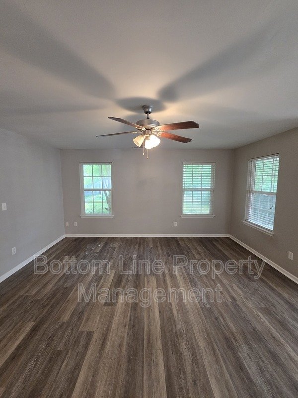 Spacious 3BR Home with Bonus Room & 2-Car Garage – Prime Charlotte Location property image