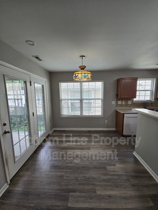 Spacious 3BR Home with Bonus Room & 2-Car Garage – Prime Charlotte Location property image
