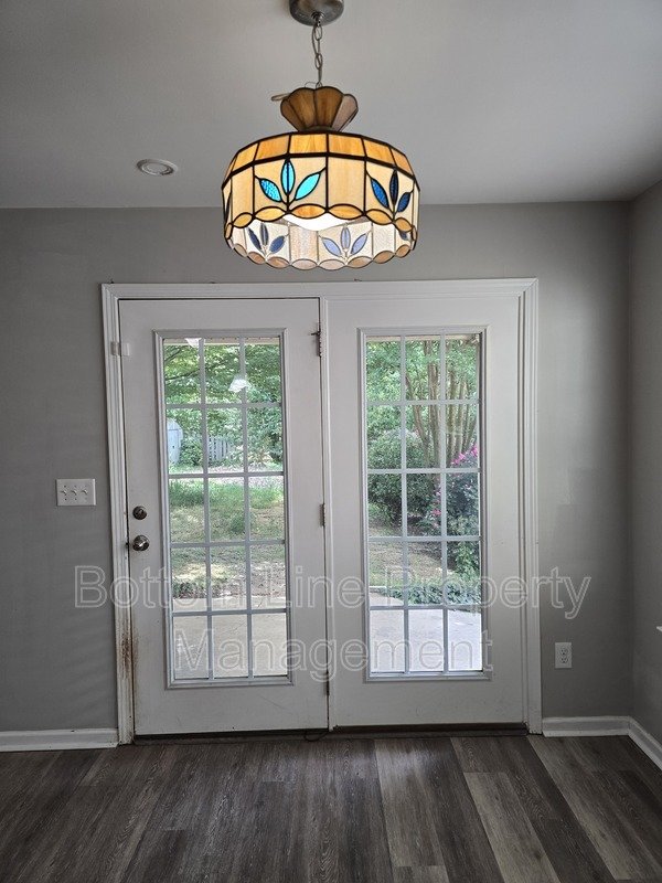 Spacious 3BR Home with Bonus Room & 2-Car Garage – Prime Charlotte Location property image