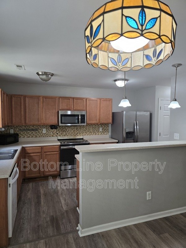 Spacious 3BR Home with Bonus Room & 2-Car Garage – Prime Charlotte Location property image