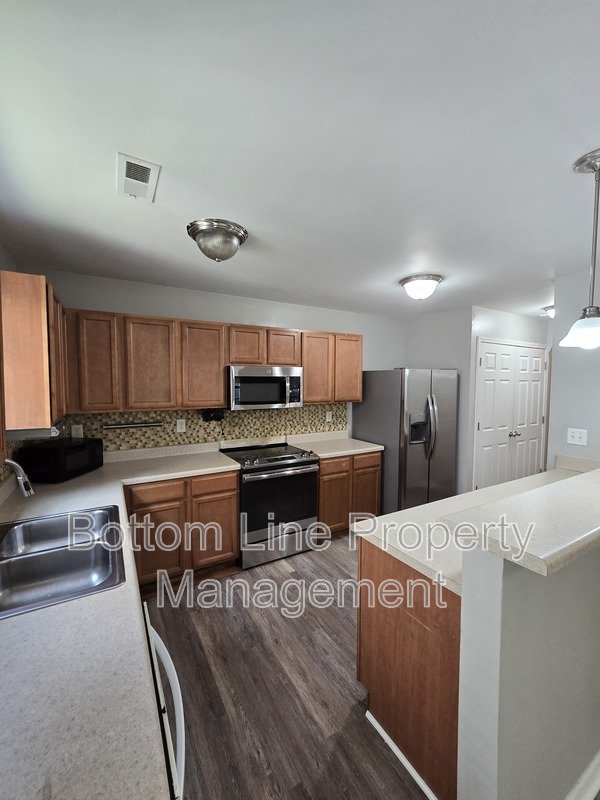 Spacious 3BR Home with Bonus Room & 2-Car Garage – Prime Charlotte Location property image