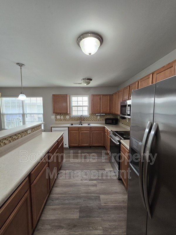Spacious 3BR Home with Bonus Room & 2-Car Garage – Prime Charlotte Location property image