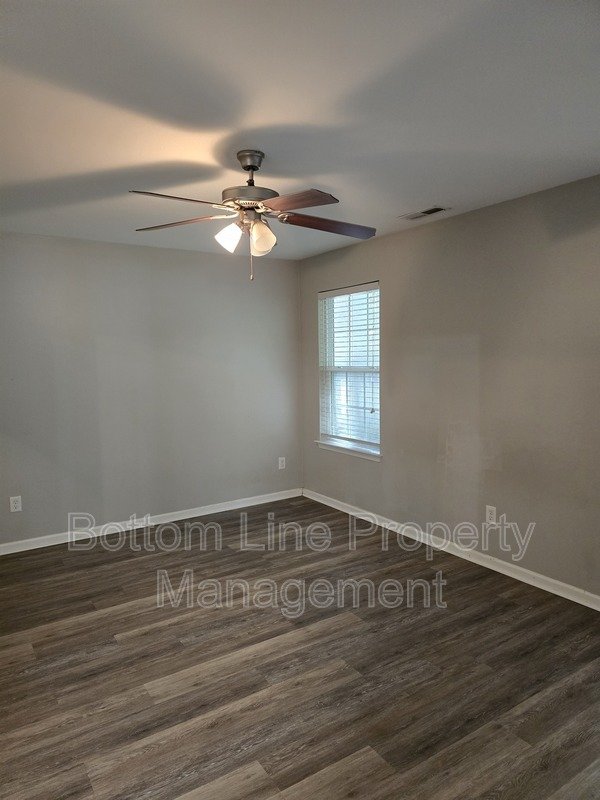 Spacious 3BR Home with Bonus Room & 2-Car Garage – Prime Charlotte Location property image