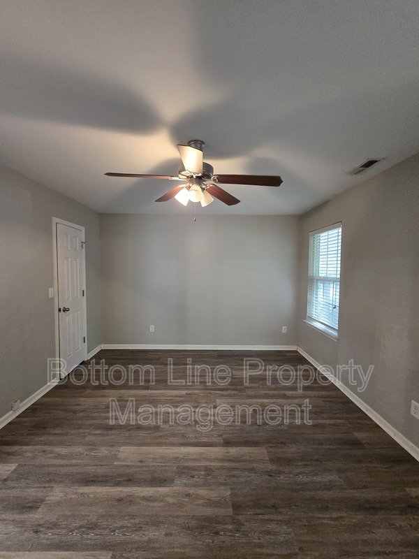Spacious 3BR Home with Bonus Room & 2-Car Garage – Prime Charlotte Location property image