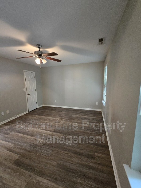Spacious 3BR Home with Bonus Room & 2-Car Garage – Prime Charlotte Location property image